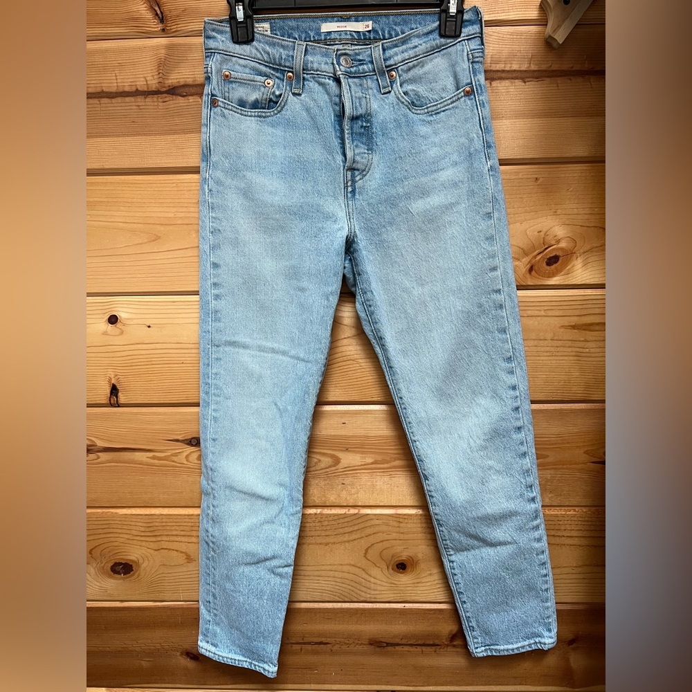 Levi Women’s Button Fly Wedgie